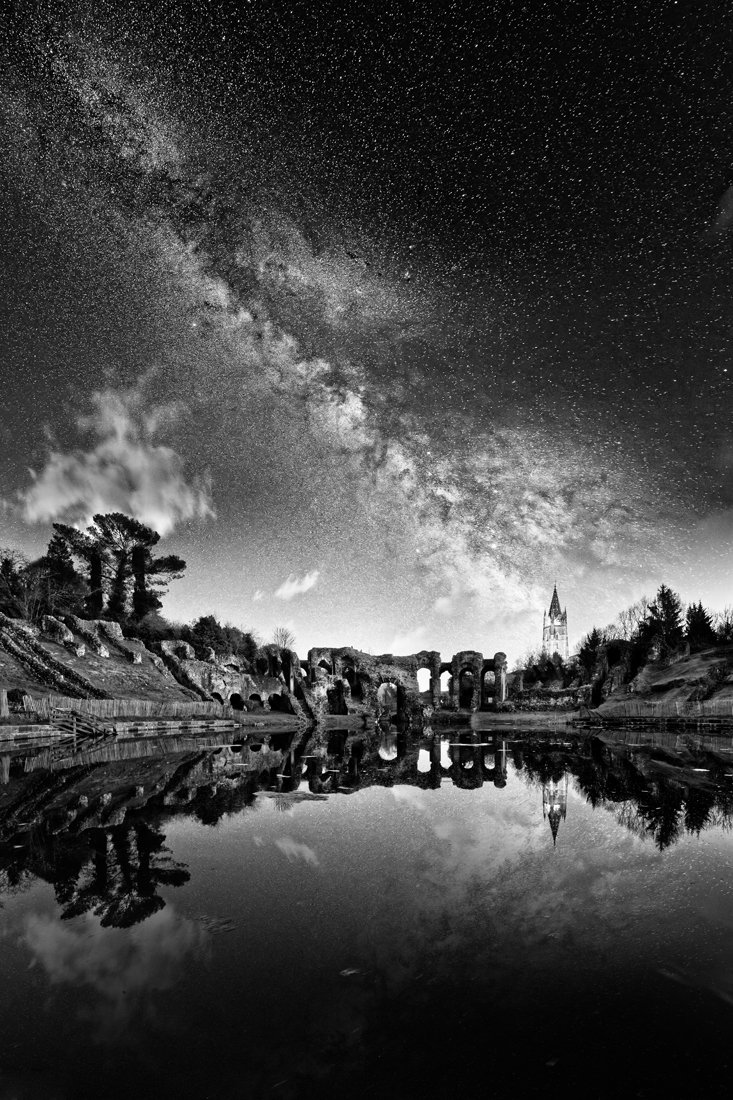 Aqua Arena Milkyway · les arènes de Saintes inondées et sous la Voie Lactée ·  ancien amphithéâtre romain · par Wolfgang Autexier